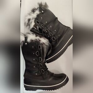 Women's Sorel Size 7 Black leather Upper + Waterproof  Bottom Winter Boots